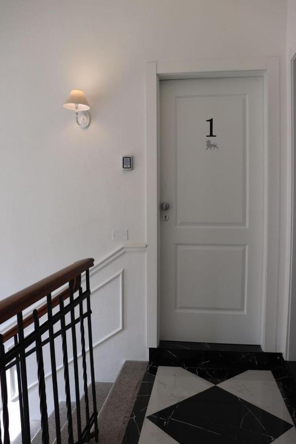Four Lions Villa Guesthouse 比萨 外观 照片