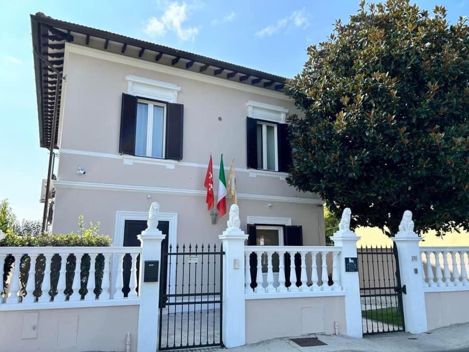 Four Lions Villa Guesthouse 比萨 外观 照片